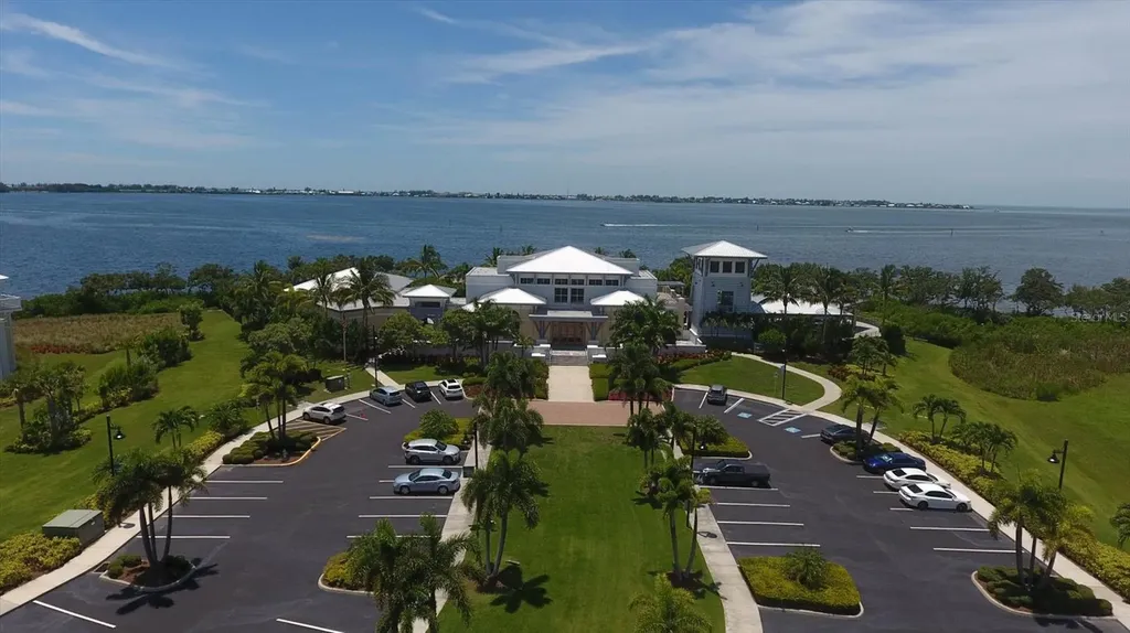 395 Aruba Circle Bradenton FL 34209
