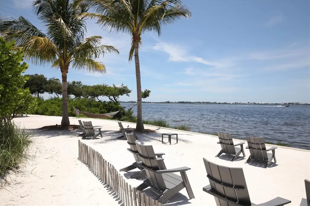 395 Aruba Circle Bradenton FL 34209
