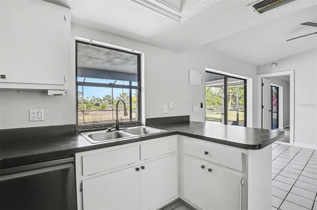 1912 SW 8th Court Cape Coral FL 33991