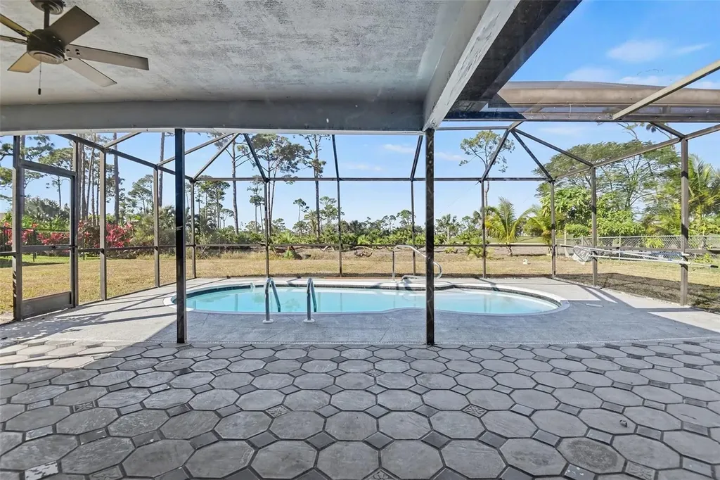 1912 SW 8th Court Cape Coral FL 33991