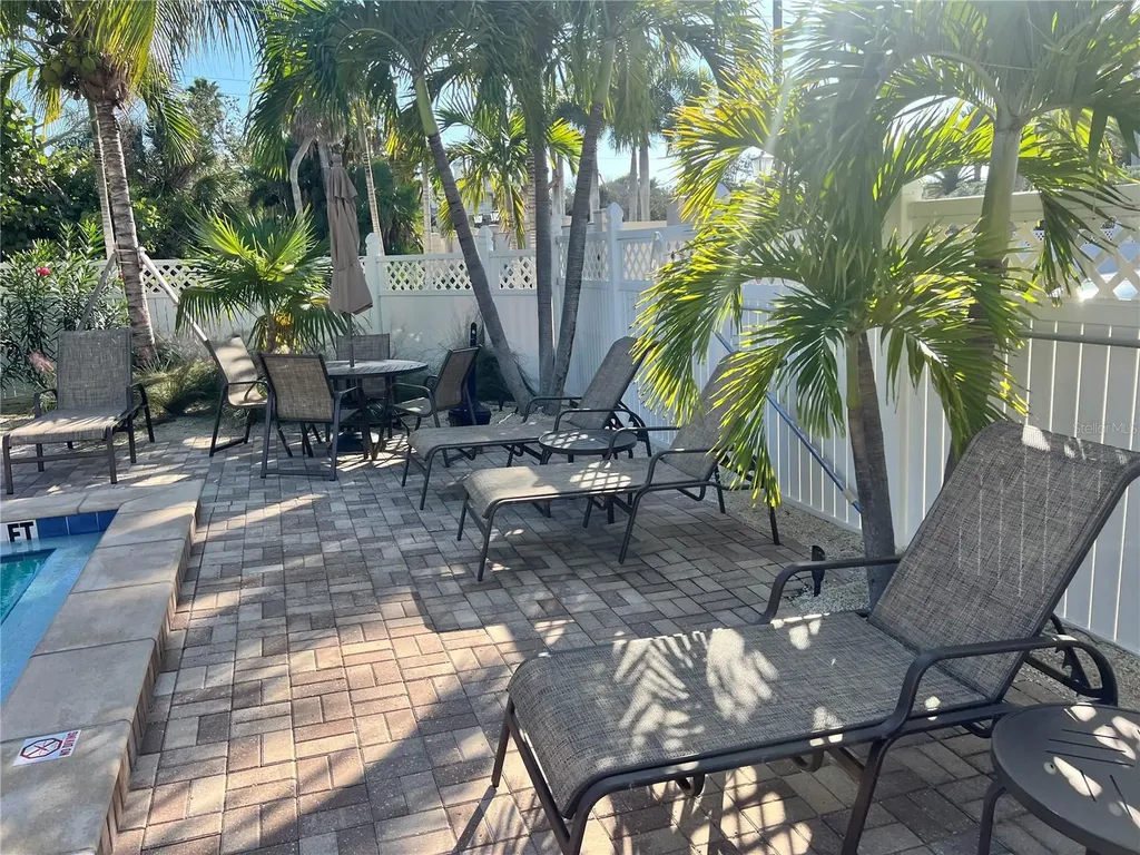1001 Point Of Rocks Road Sarasota FL 34242