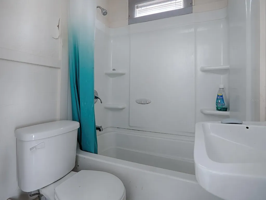 426 E Citrus Avenue Eustis FL 32726