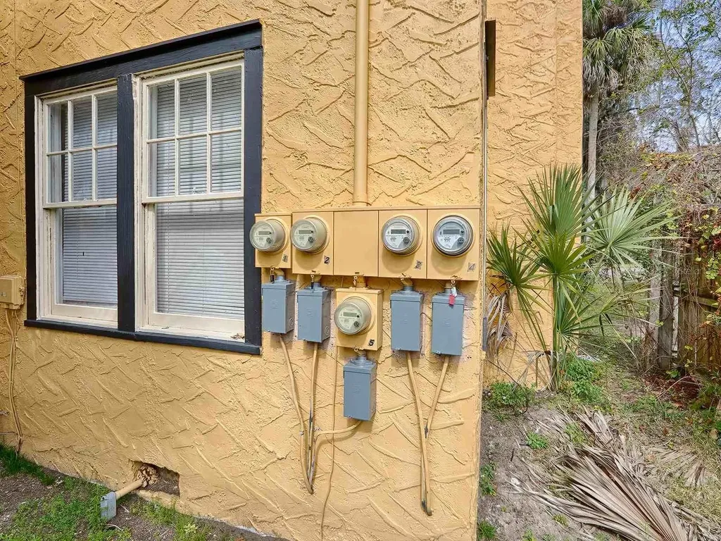 426 E Citrus Avenue Eustis FL 32726
