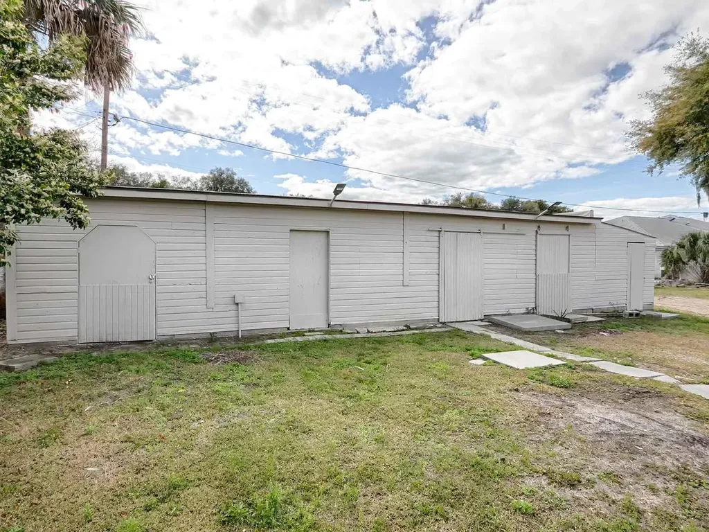 426 E Citrus Avenue Eustis FL 32726