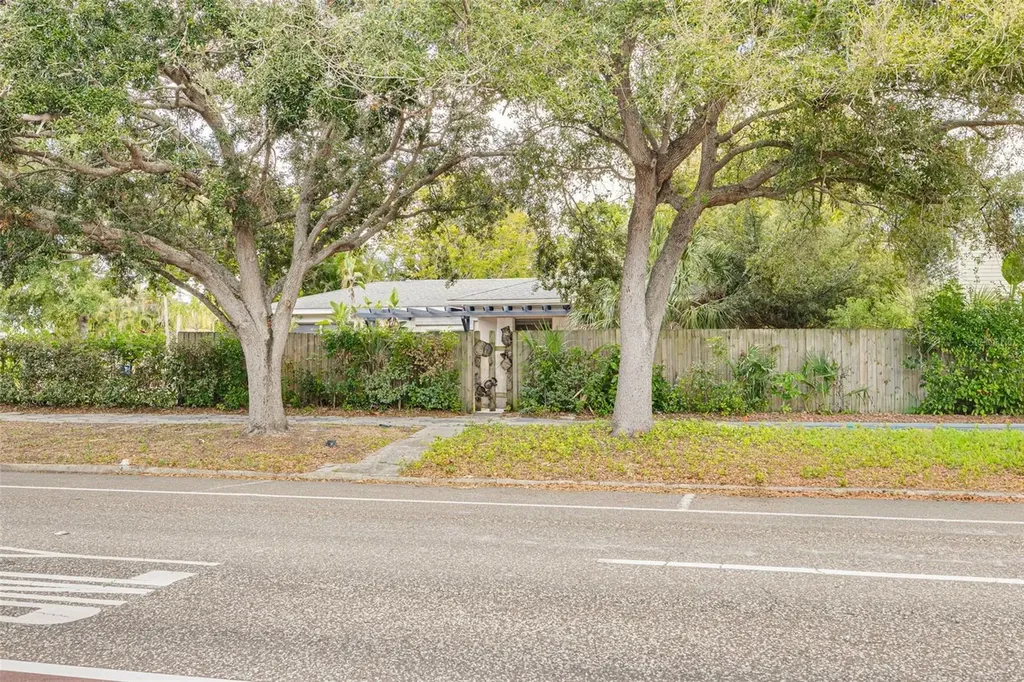 5655 1st Avenue N St Petersburg FL 33710
