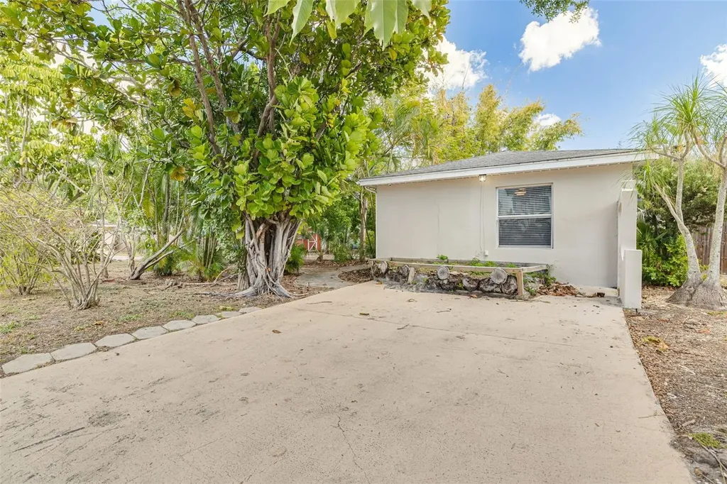5655 1st Avenue N St Petersburg FL 33710
