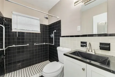 5655 1st Avenue N St Petersburg FL 33710