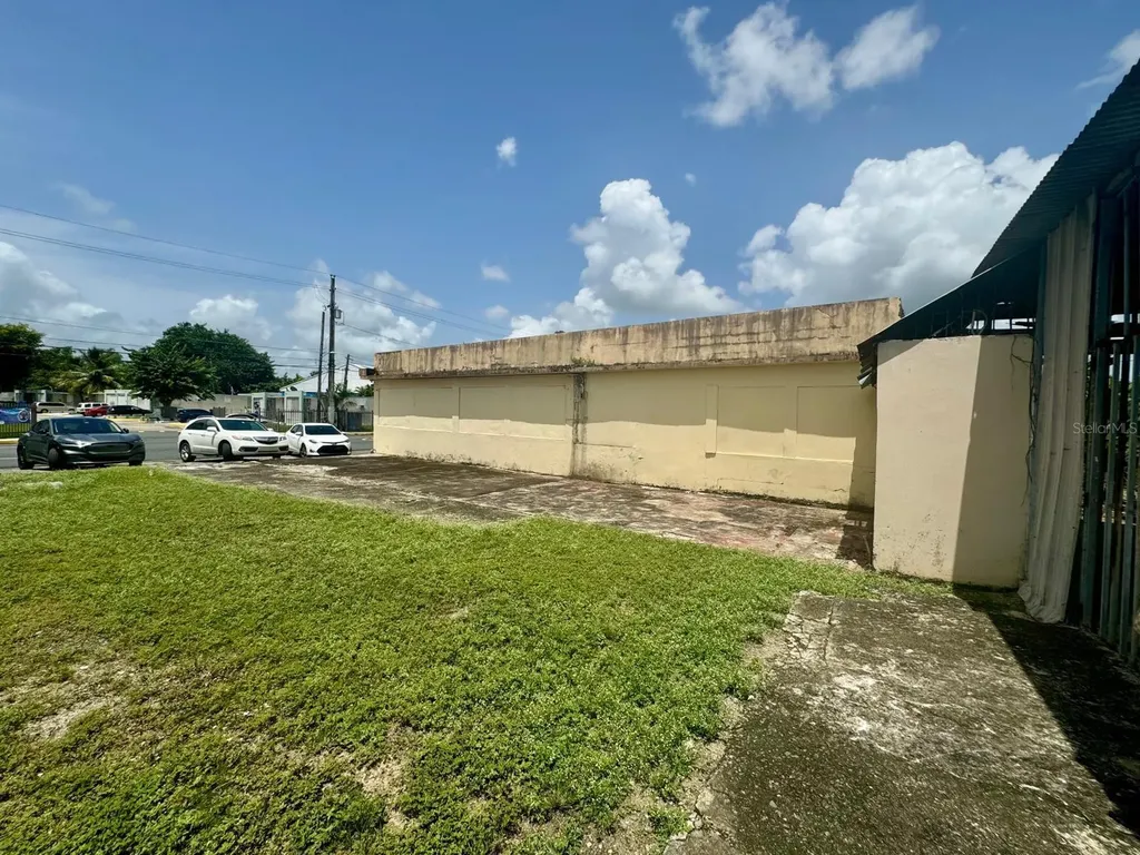 51 Avenida Troche Caguas PR 00725