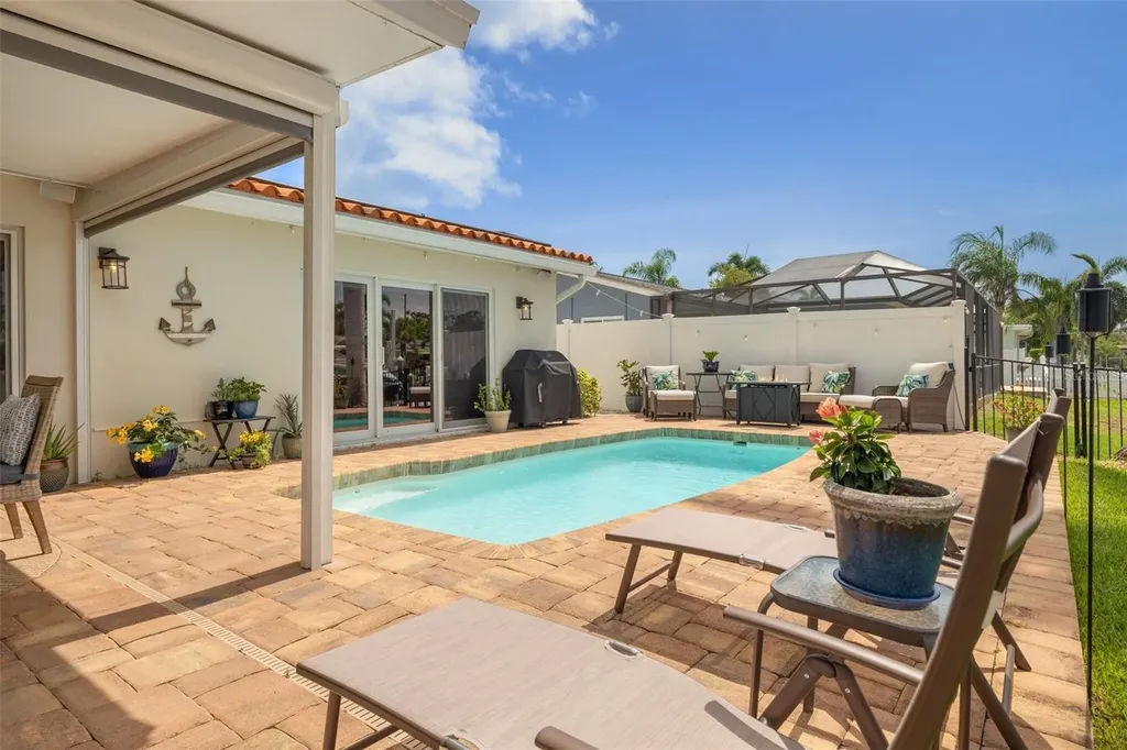 1424 47th Avenue NE St Petersburg FL 33703