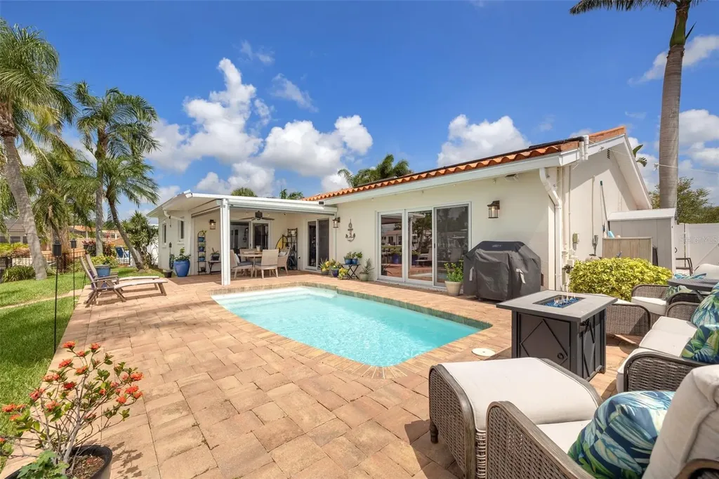 1424 47th Avenue NE St Petersburg FL 33703