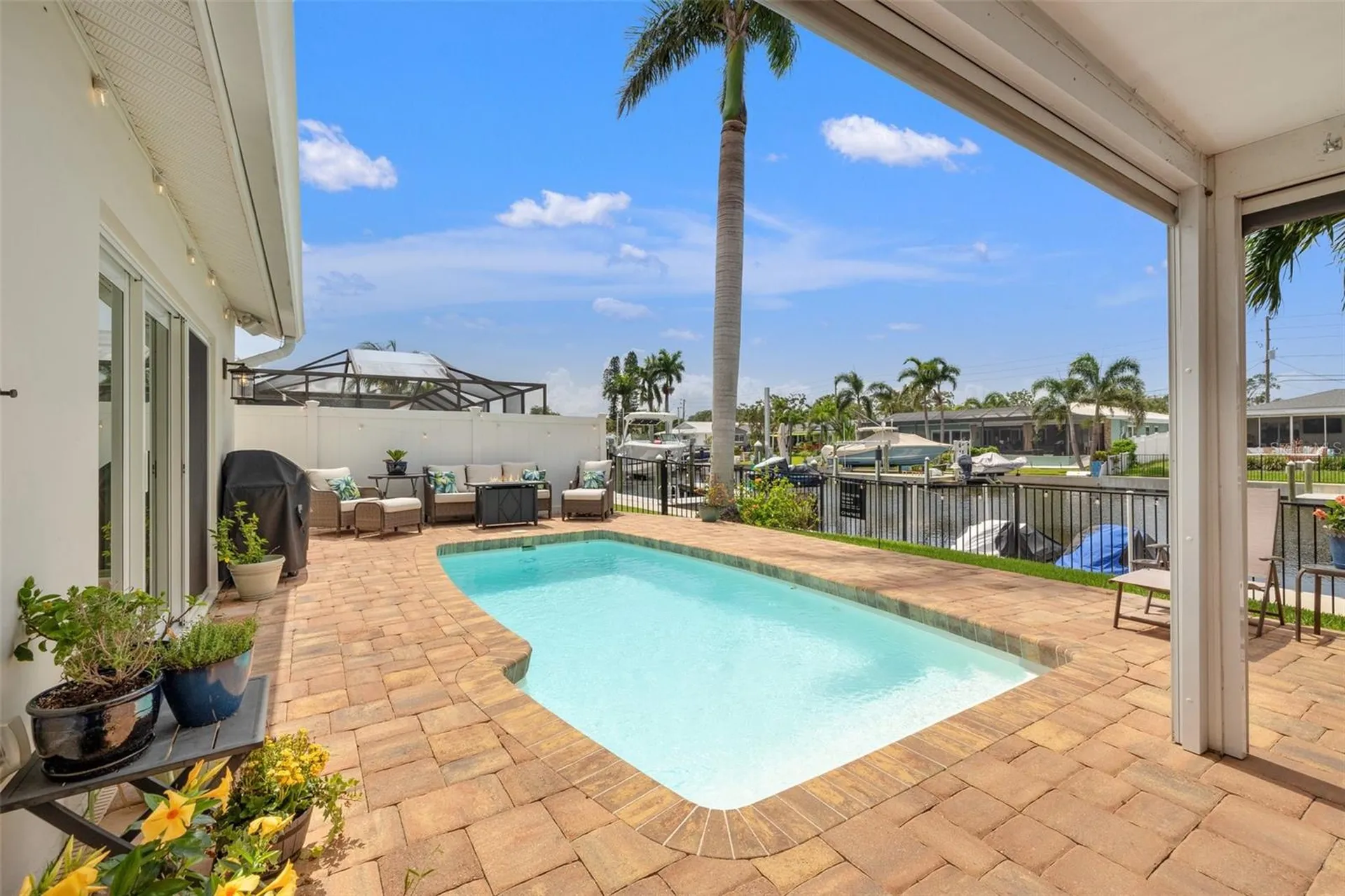 1424 47th Avenue NE St Petersburg FL 33703