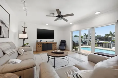 1424 47th Avenue NE St Petersburg FL 33703