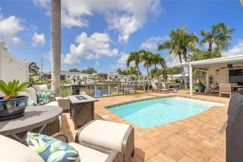 1424 47th Avenue NE St Petersburg FL 33703