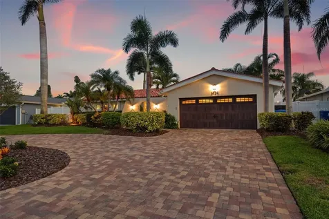 1424 47th Avenue NE St Petersburg FL 33703
