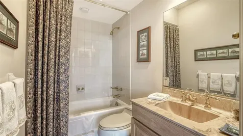 227 Saint James Park Osprey FL 34229