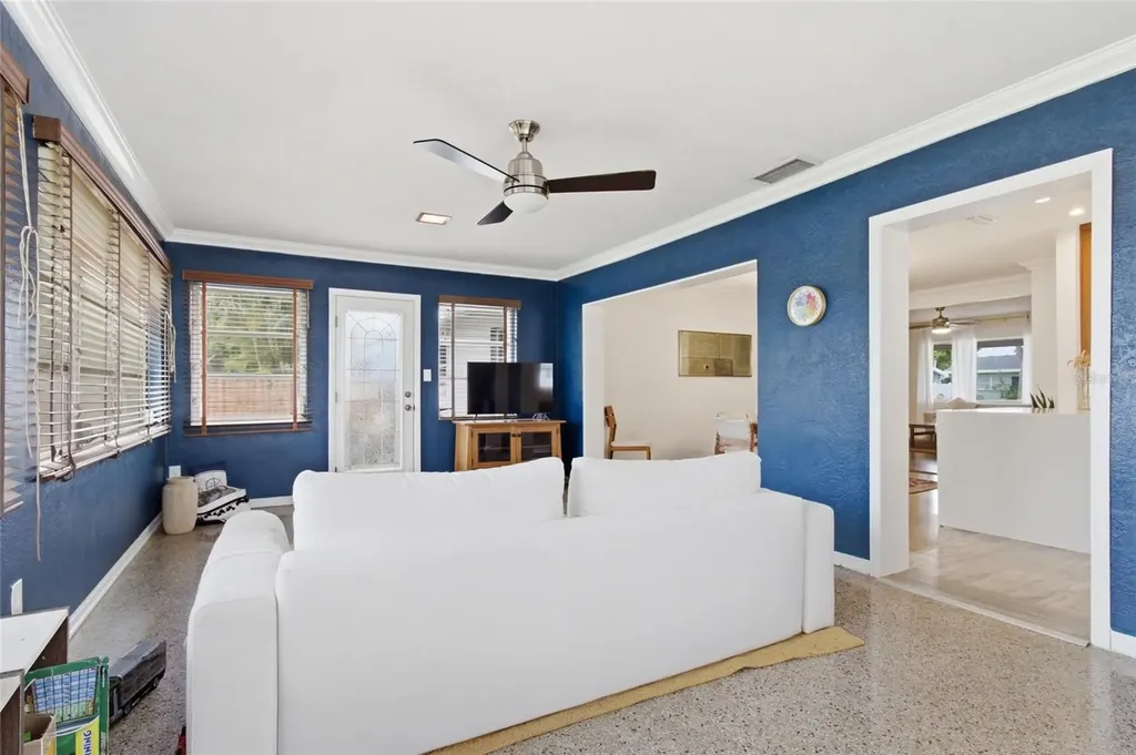 1129 39th Avenue NE St Petersburg FL 33703