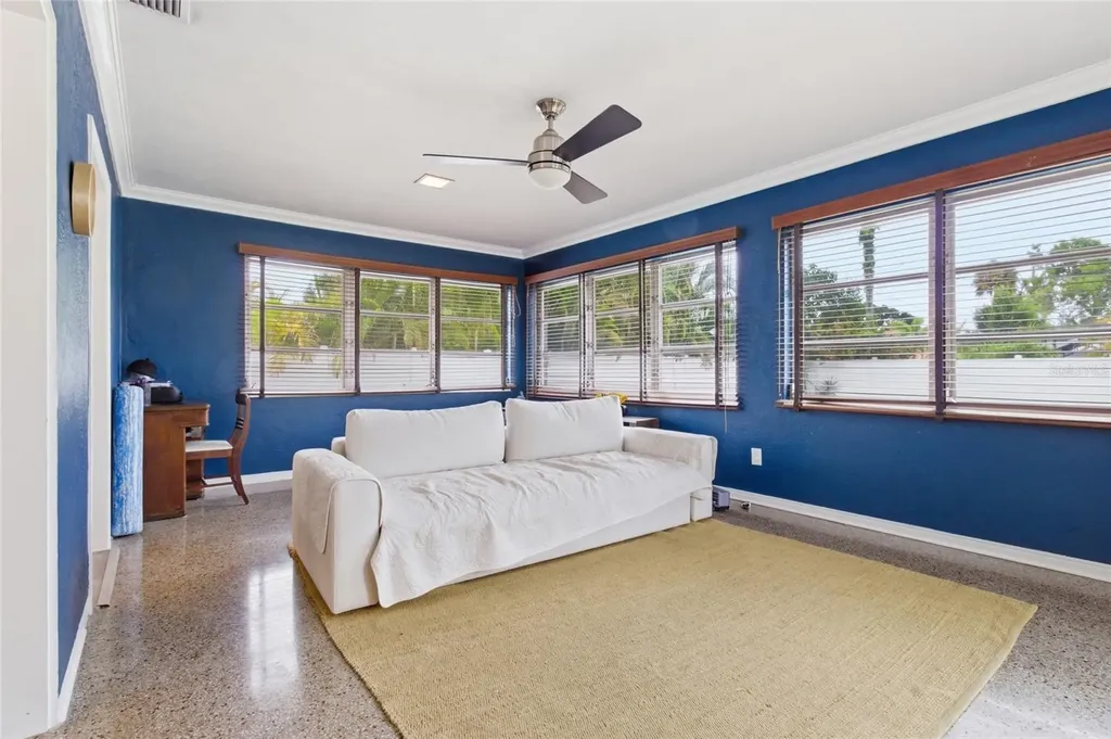 1129 39th Avenue NE St Petersburg FL 33703