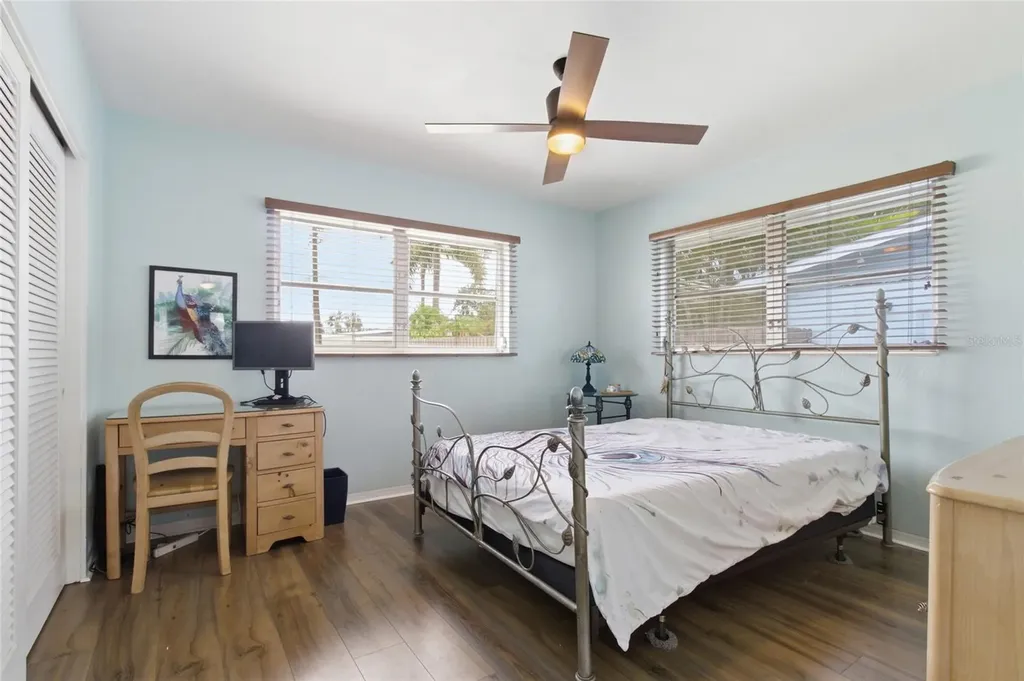 1129 39th Avenue NE St Petersburg FL 33703