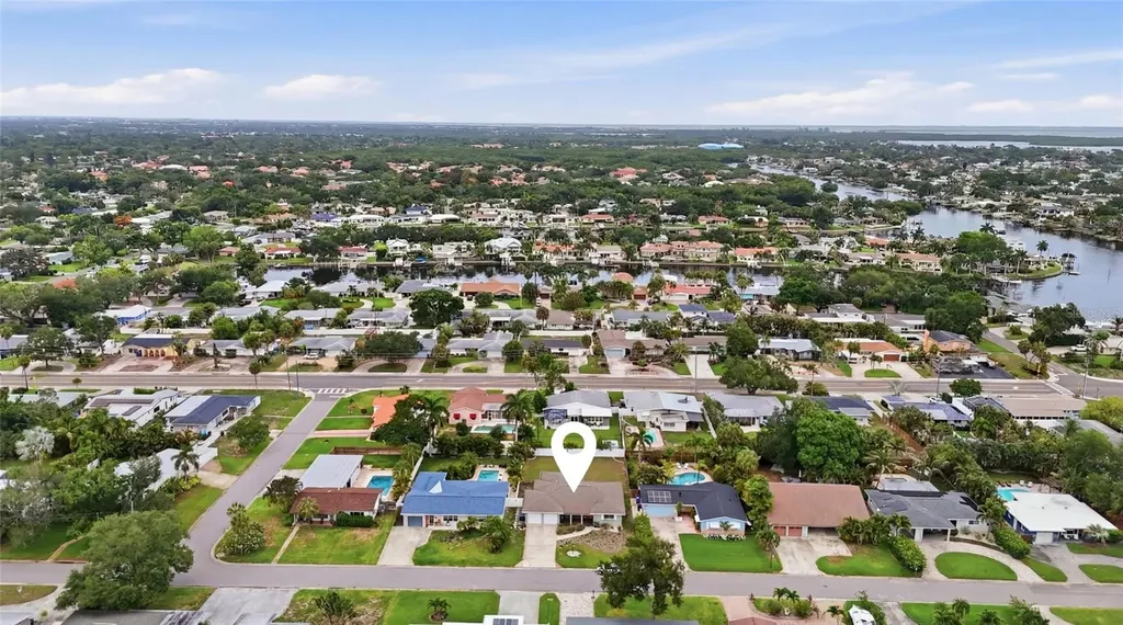 1129 39th Avenue NE St Petersburg FL 33703