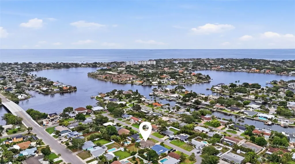 1129 39th Avenue NE St Petersburg FL 33703