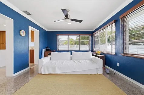 1129 39th Avenue NE St Petersburg FL 33703
