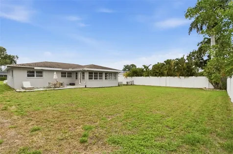 1129 39th Avenue NE St Petersburg FL 33703