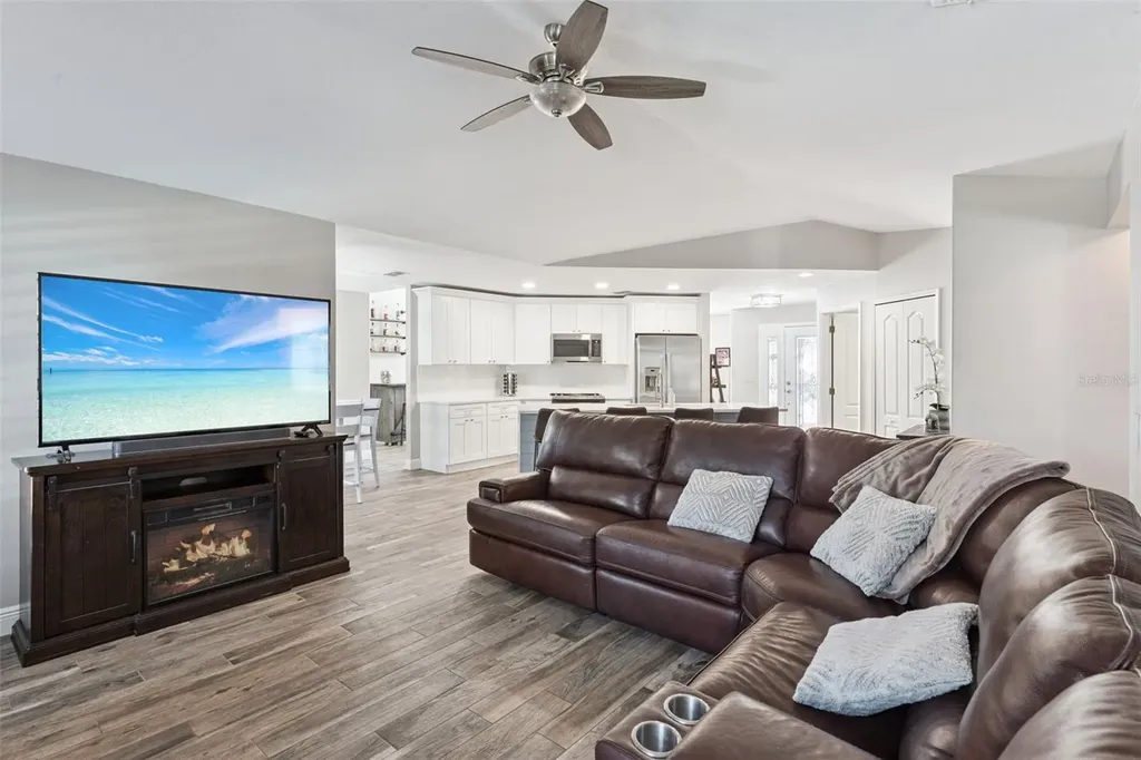 692 Rochester Street Oviedo FL 32765