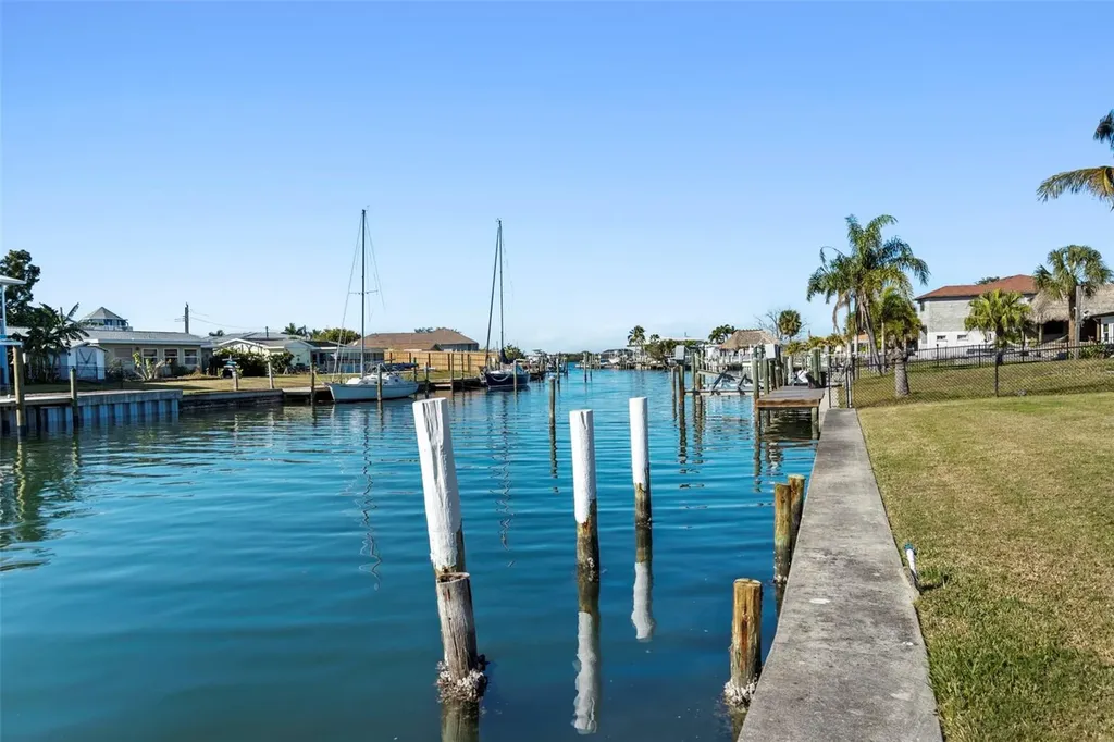 5003 Commonwealth Road Palmetto FL 34221