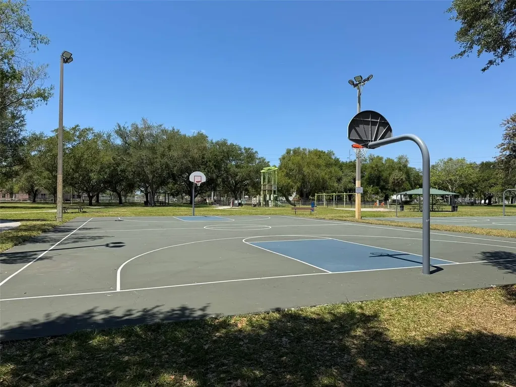 1066 8th Avenue S St Petersburg FL 33705