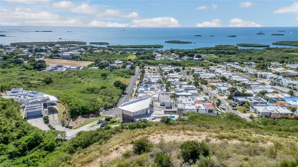 B19 Calle 3 Urbanizacion Ocean View Lajas PR 00667