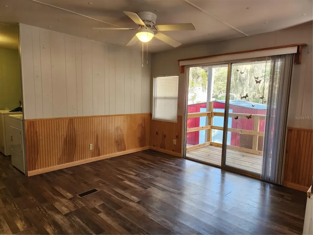 2289 Cr 436a Lake Panasoffkee FL 33538