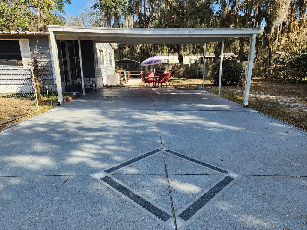 2289 Cr 436a Lake Panasoffkee FL 33538