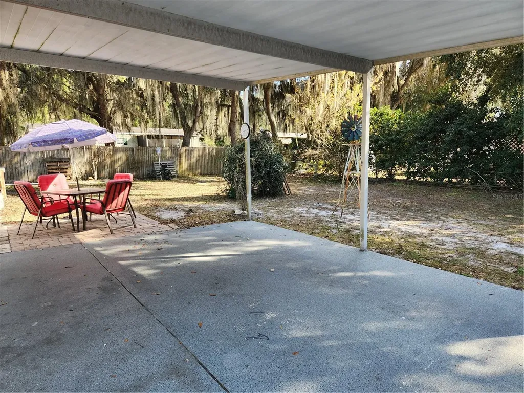 2289 Cr 436a Lake Panasoffkee FL 33538