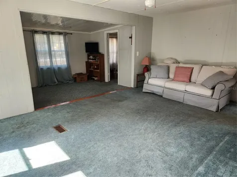 2289 Cr 436a Lake Panasoffkee FL 33538
