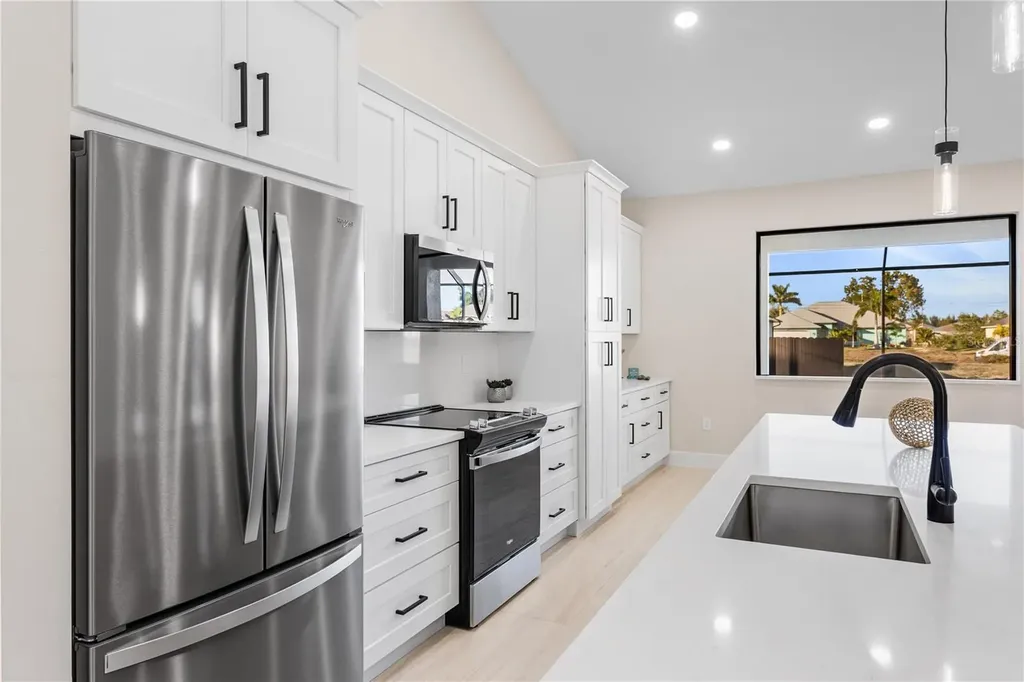 1711 SW 3rd Street Cape Coral FL 33991