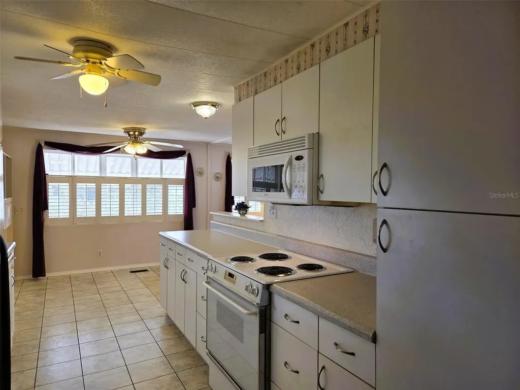 302 Oakwood Boulevard W Sarasota FL 34237