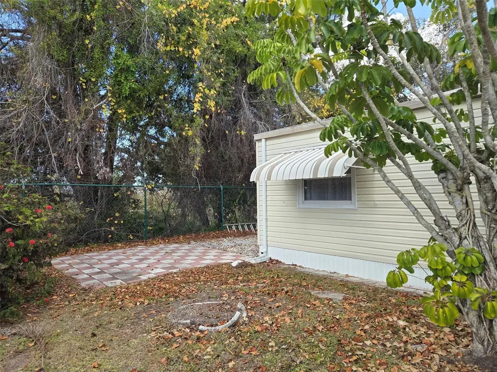 302 Oakwood Boulevard W Sarasota FL 34237