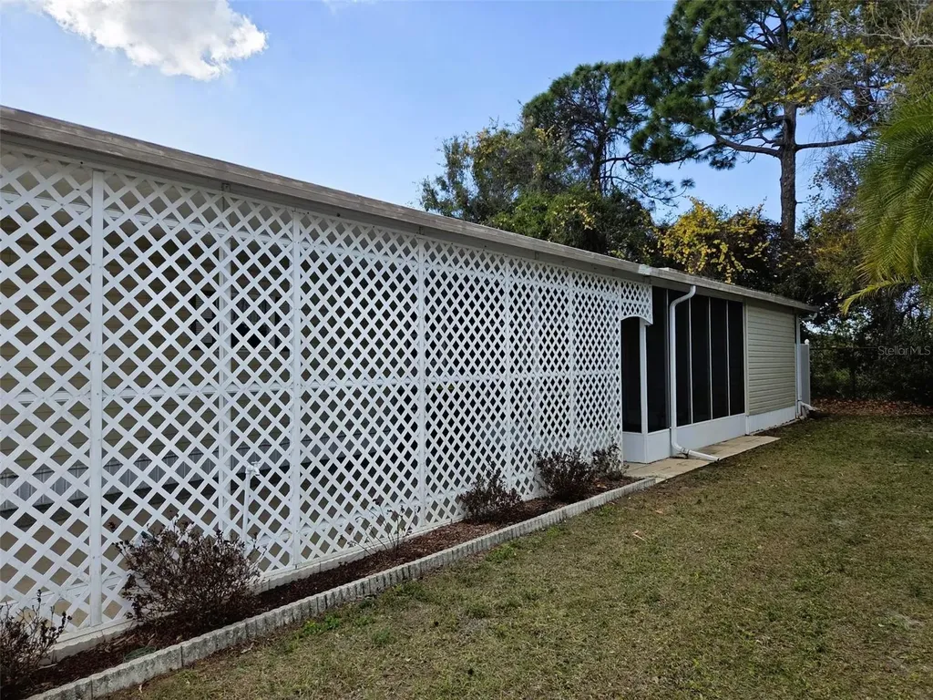 302 Oakwood Boulevard W Sarasota FL 34237