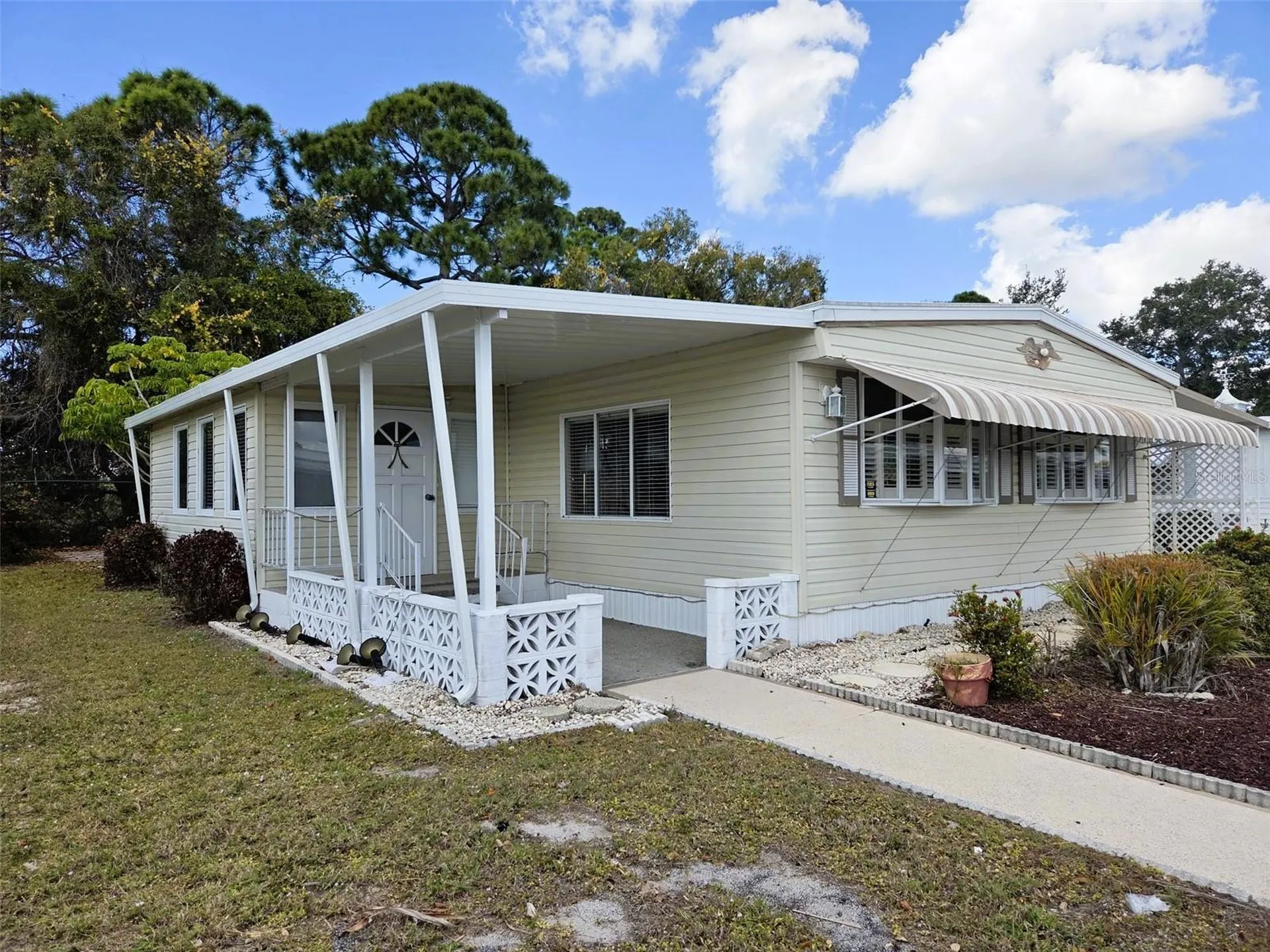 302 Oakwood Boulevard W Sarasota FL 34237