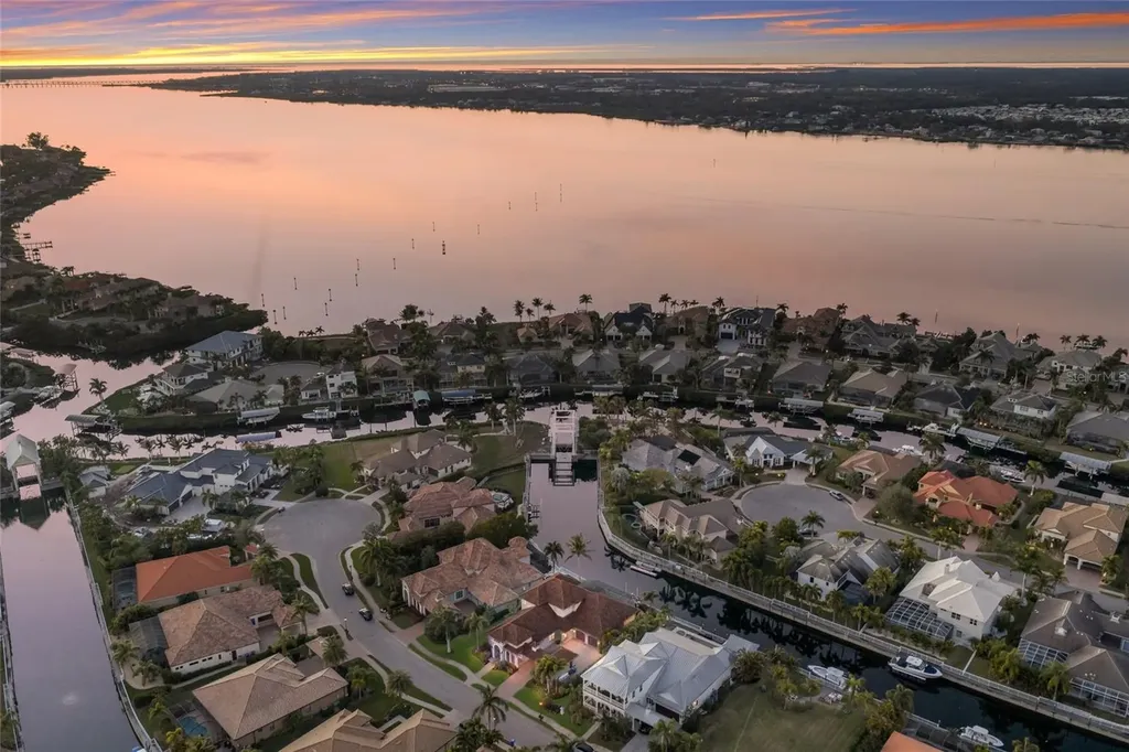 512 Mast Drive Bradenton FL 34208