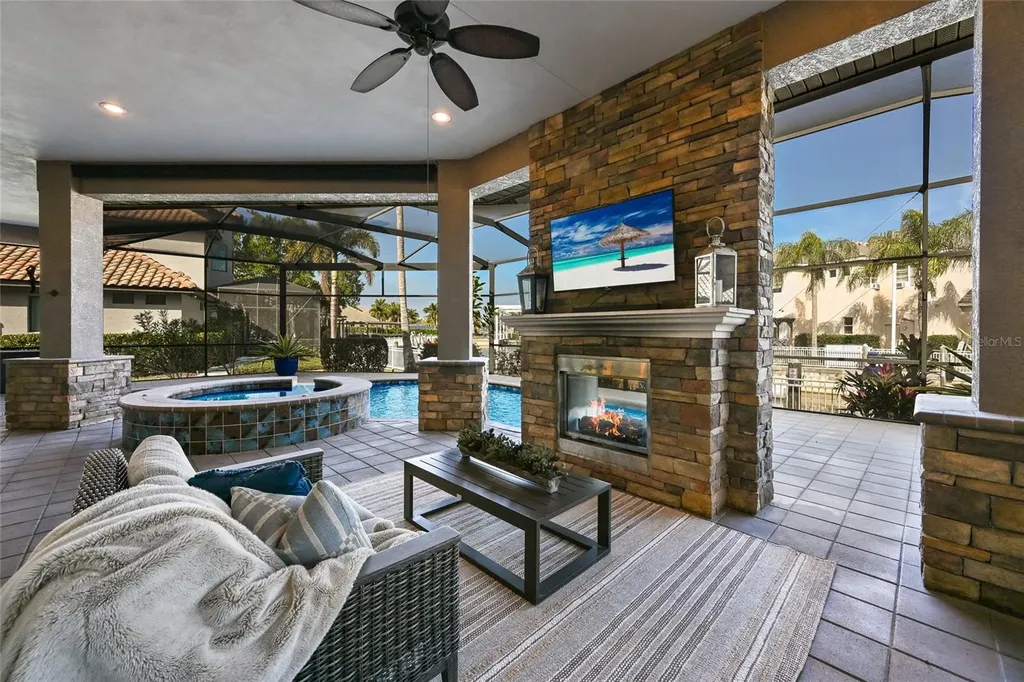 512 Mast Drive Bradenton FL 34208