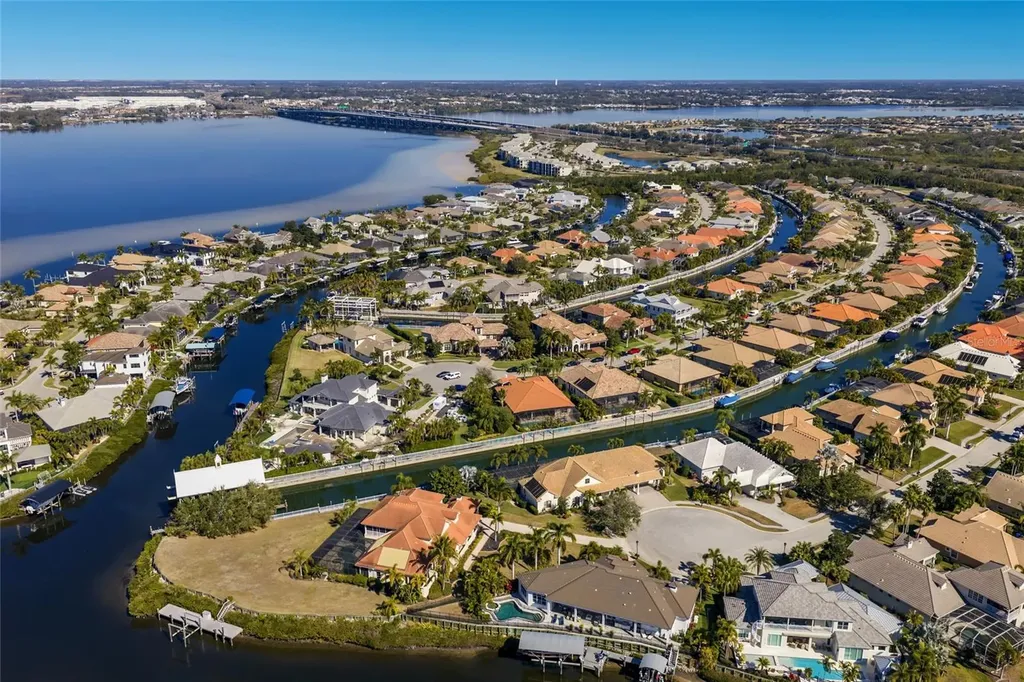 512 Mast Drive Bradenton FL 34208