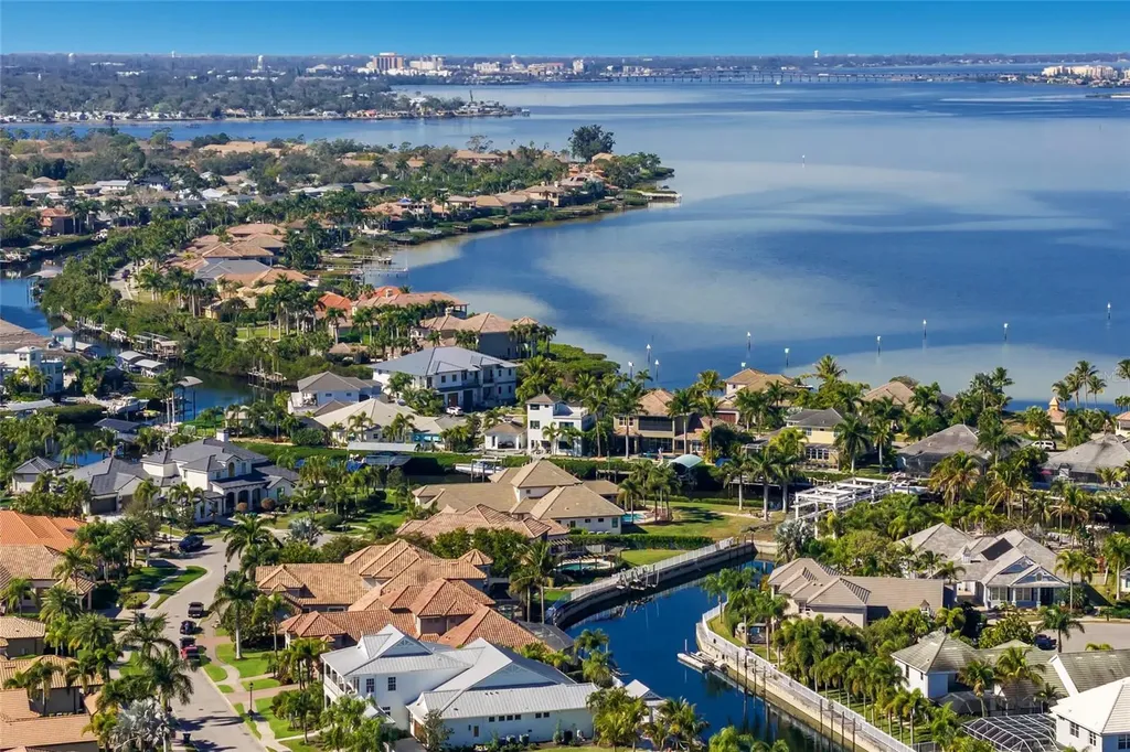 512 Mast Drive Bradenton FL 34208