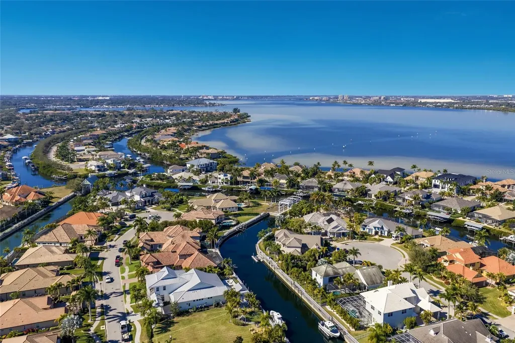 512 Mast Drive Bradenton FL 34208