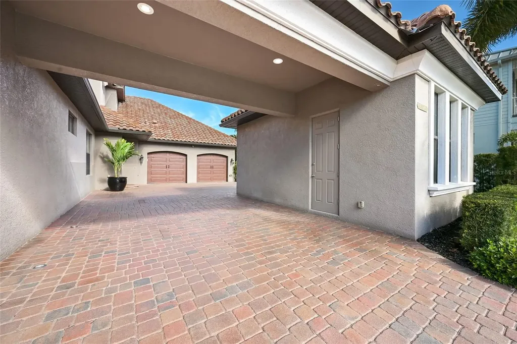 512 Mast Drive Bradenton FL 34208