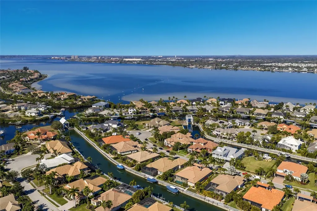 512 Mast Drive Bradenton FL 34208