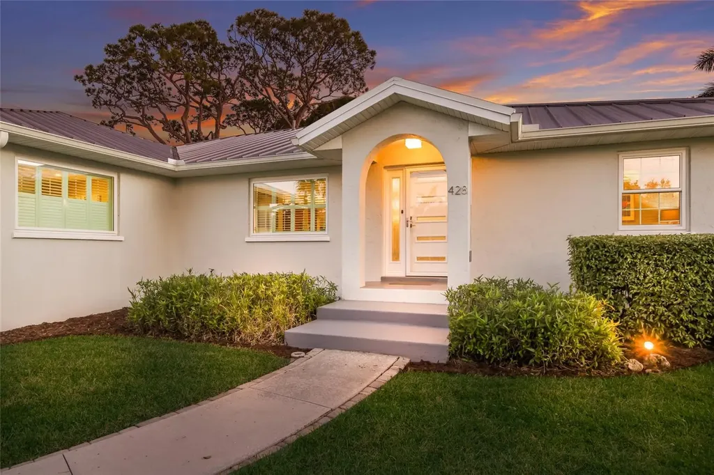 428 Sapphire Drive Sarasota FL 34234