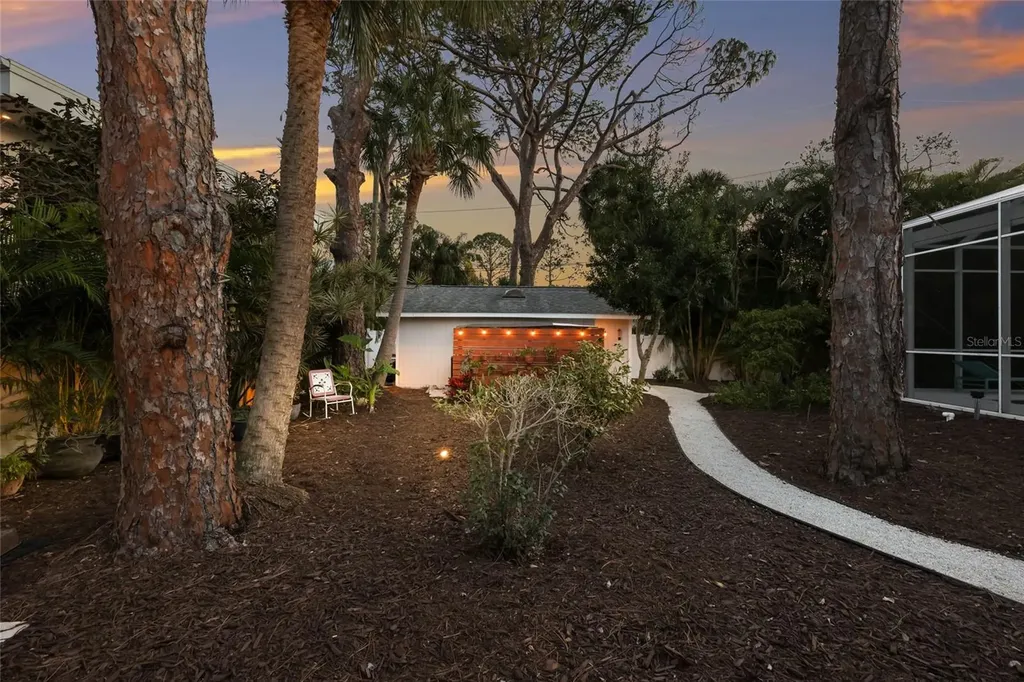 428 Sapphire Drive Sarasota FL 34234