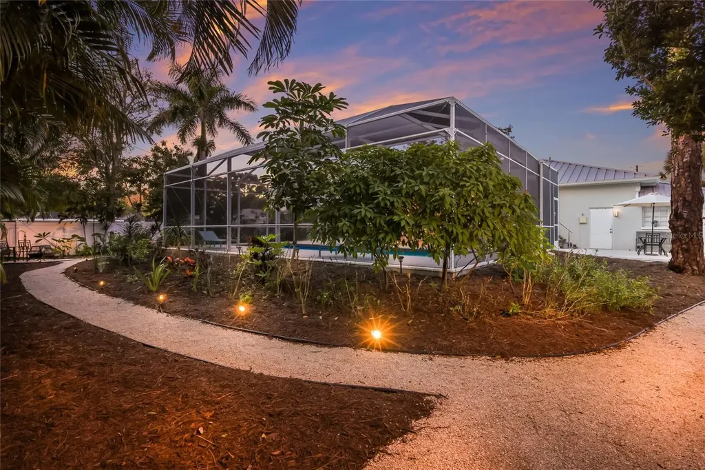 428 Sapphire Drive Sarasota FL 34234