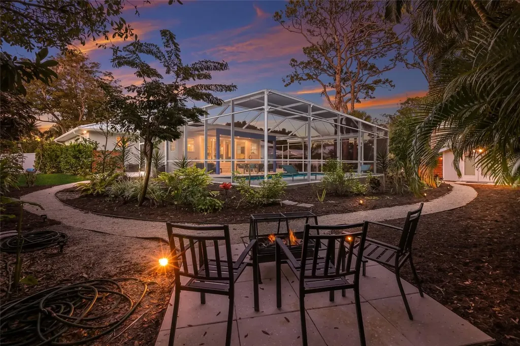428 Sapphire Drive Sarasota FL 34234